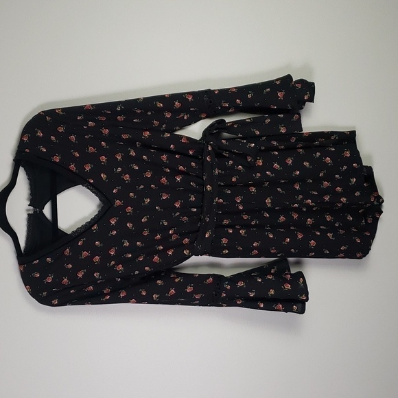 Disney Princess Womens Rosebud & Polkadot Print Bell Sleeve Romper Size L - Picture 3 of 16